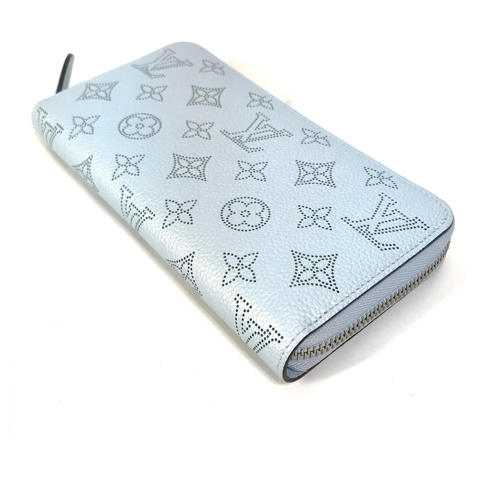 Louis Vuitton Mahina Zippy Wallet Blue Patent leather  ref.2424288