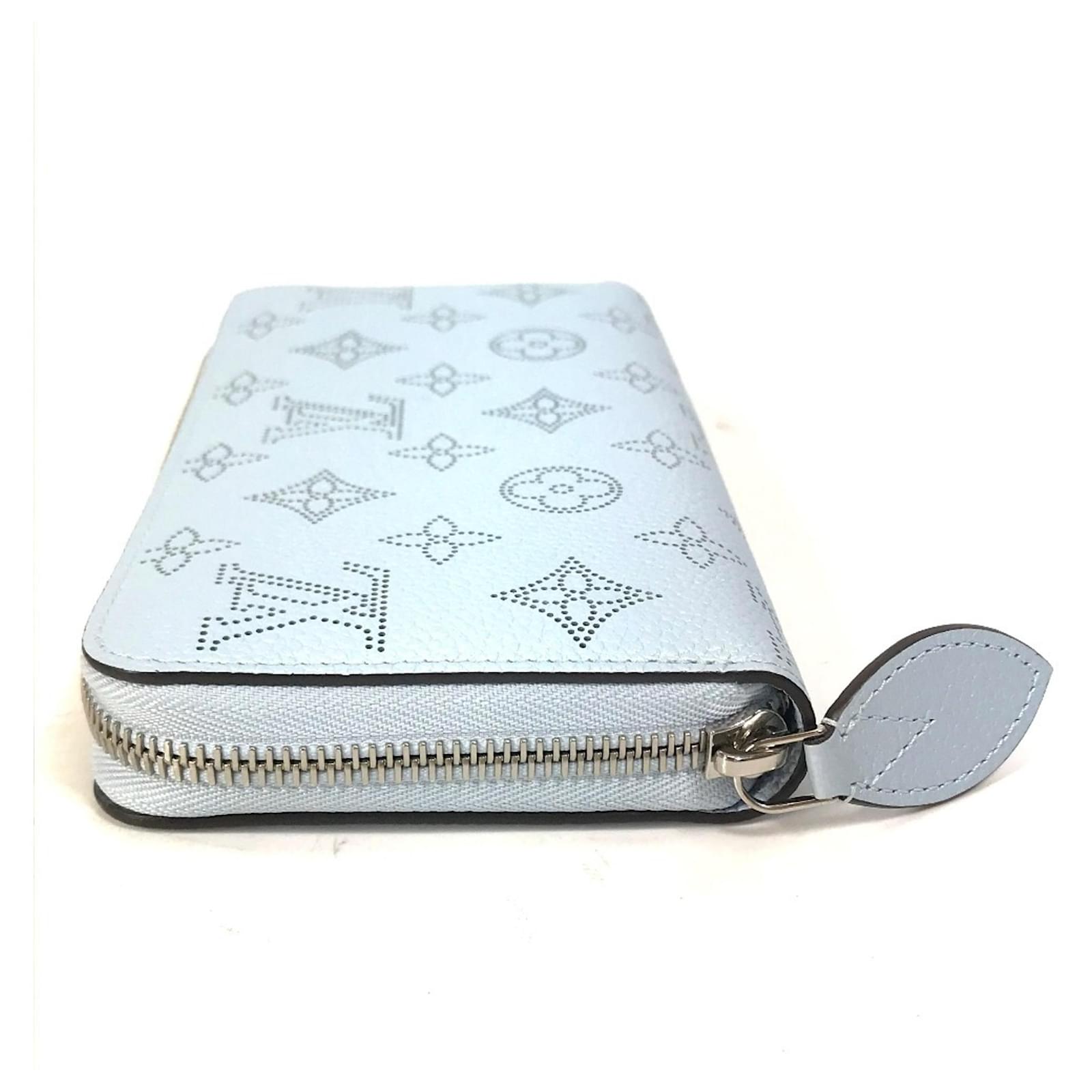 Louis Vuitton Mahina Zippy Wallet Blue Patent leather  ref.2424288