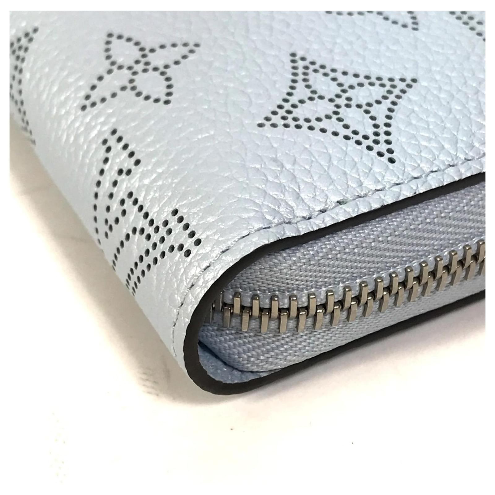 Louis Vuitton Mahina Zippy Wallet Blue Patent leather  ref.2424288