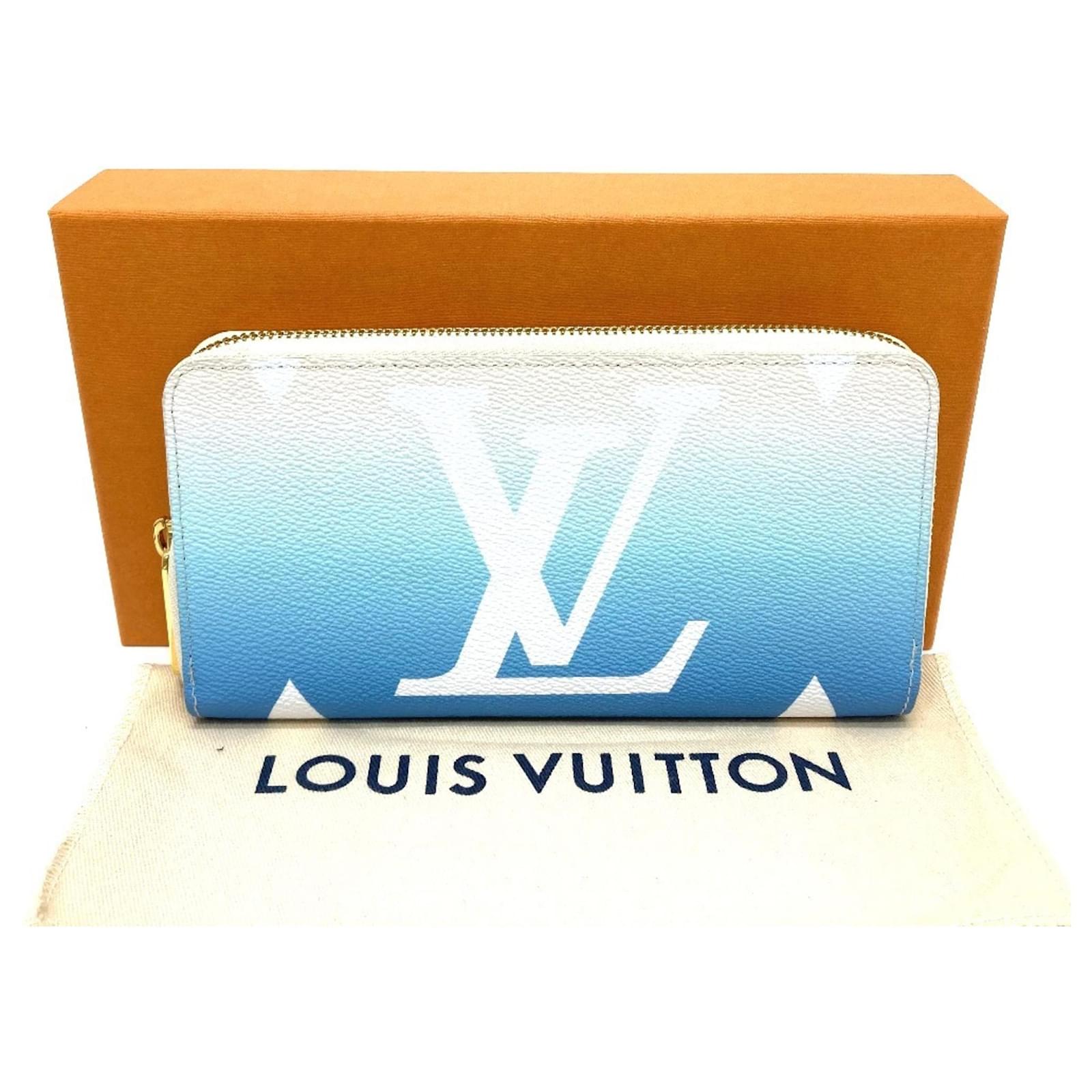 Louis Vuitton Monogram Giant By the Pool Zippy Wallet Blue Patent leather  ref.2424344