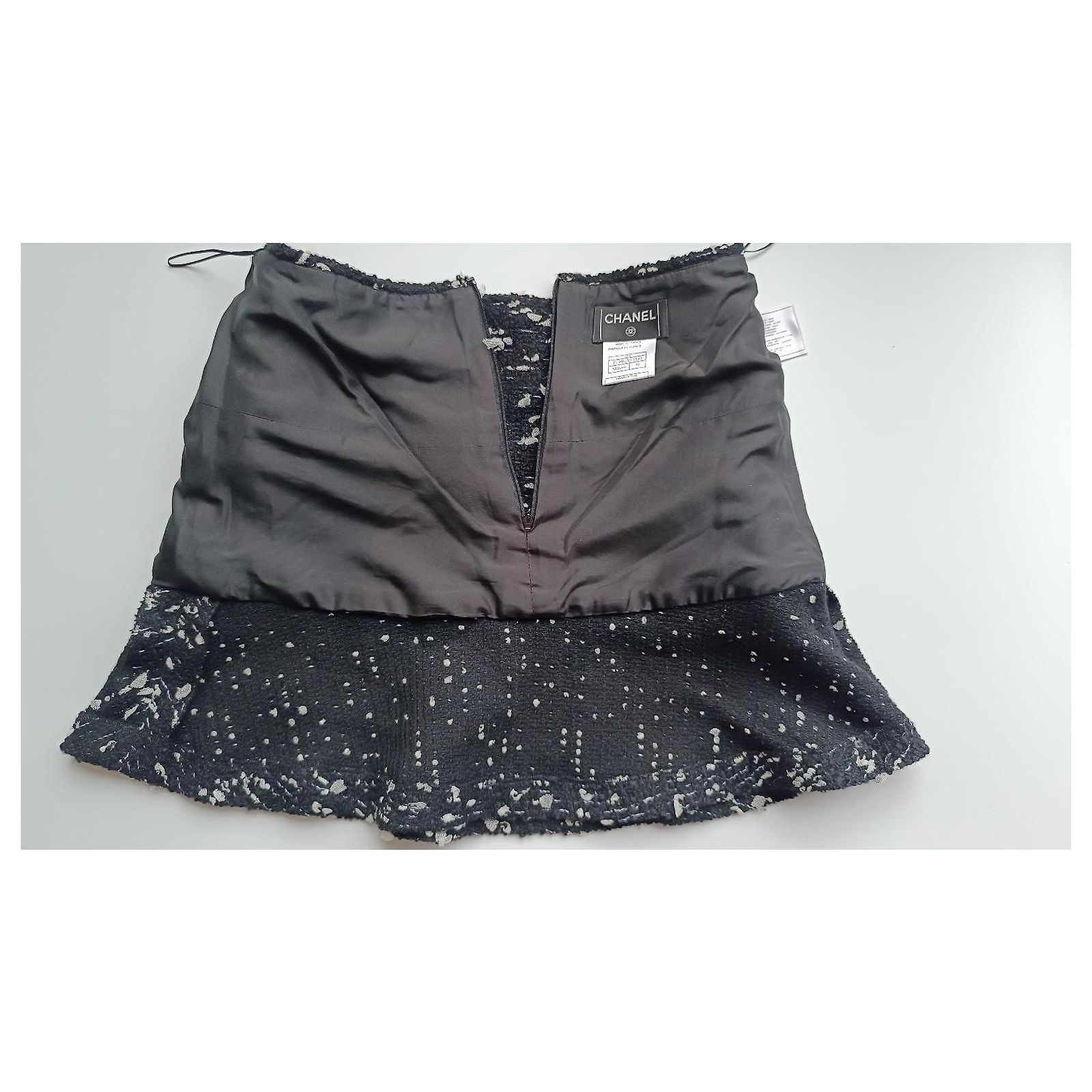 2002 Chanel 02A Tulle Confetti Tweed jacket / skirt suit Runway 