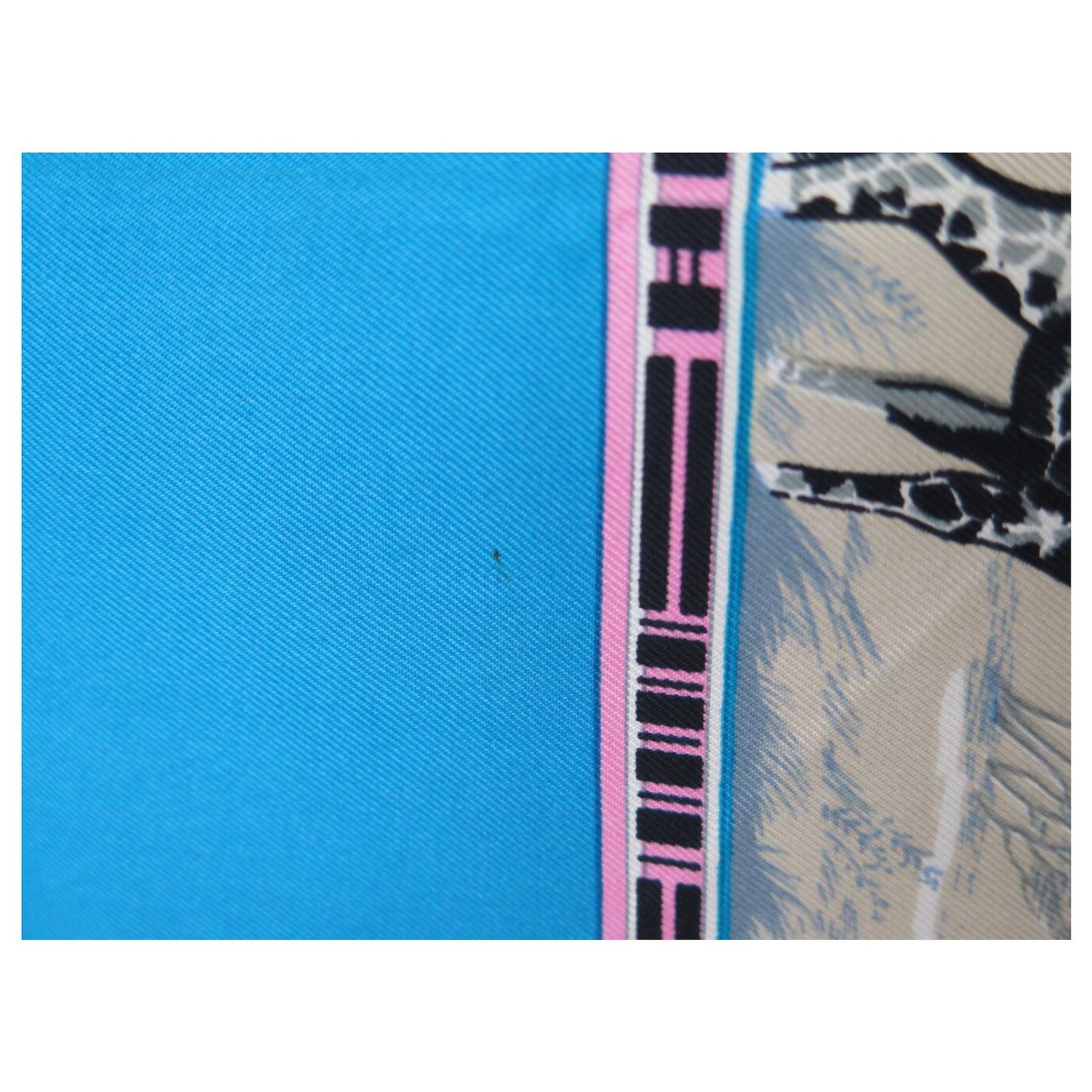Foulard HERMÈS Carré 90 « Tropiques » Par Laurence Bourthoumieux - 100% Soie - Occasion Très Bon État - Motif Géométrique Rose