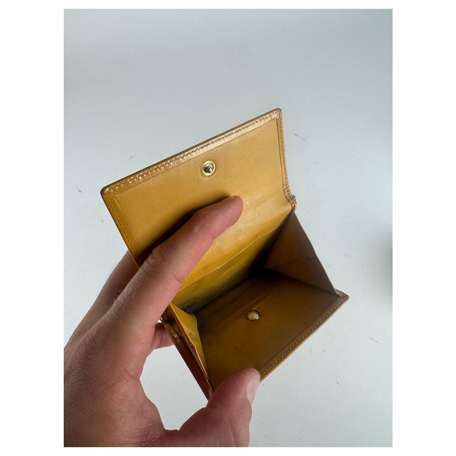 Vintage Loewe Madrid Patent Leather wallet yellow ref  display picture 1