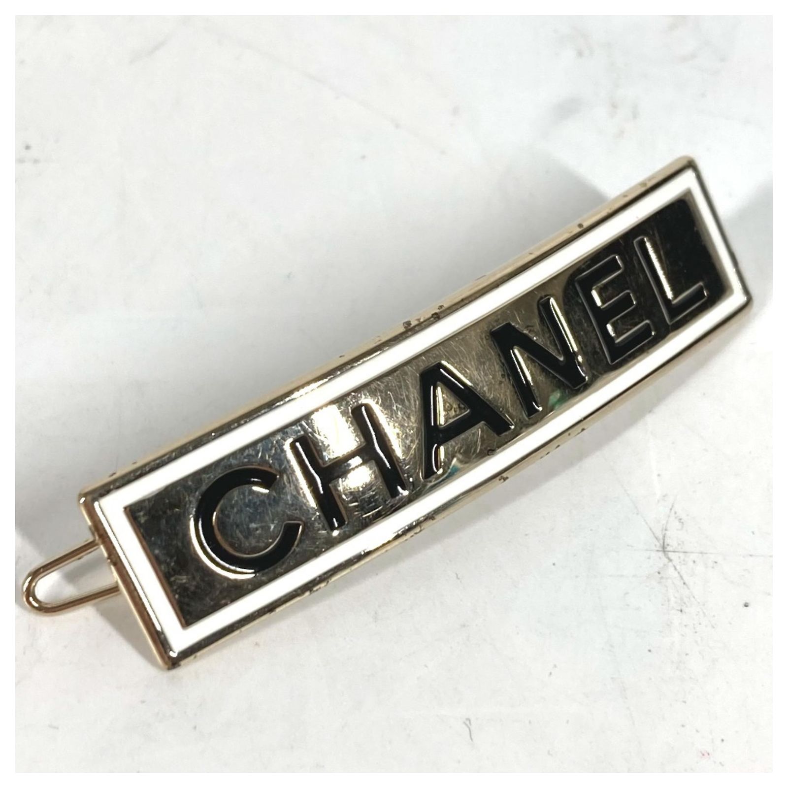 Chanel B21B Logo Hairpin Black White Golden Metal ref  display picture 1