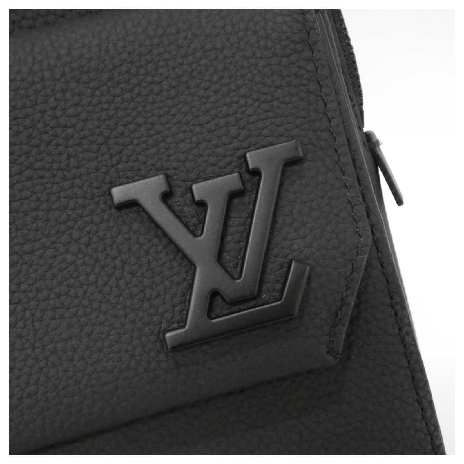 Louis Vuitton LV Aerogram Pilot Sling Bag Black Leather ref  display picture 2