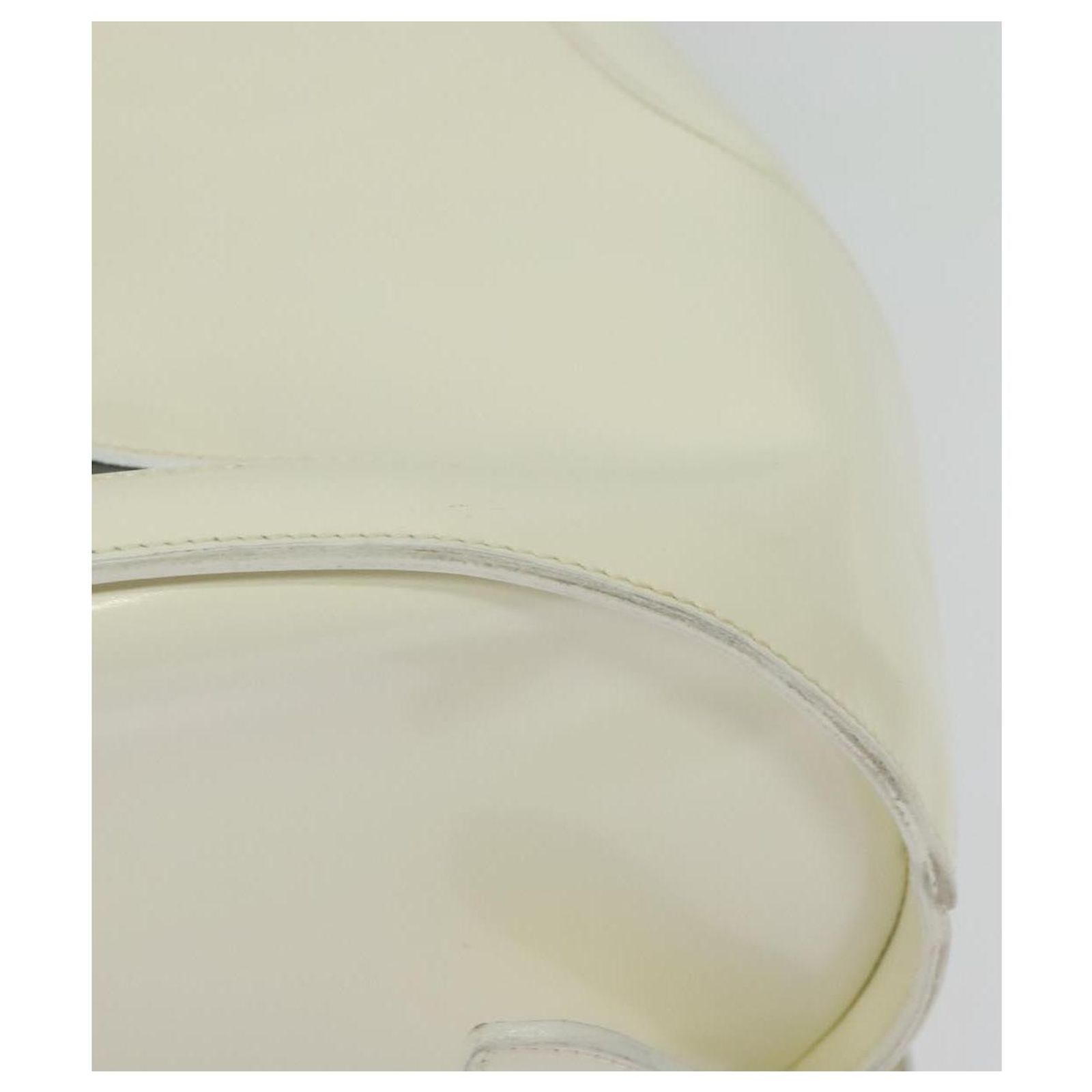 Salvatore Ferragamo Gancini Backpack Patent leather White Auth BA5435 Salvatore Ferragamo Gancini Backpack Patent leather White  main image 3