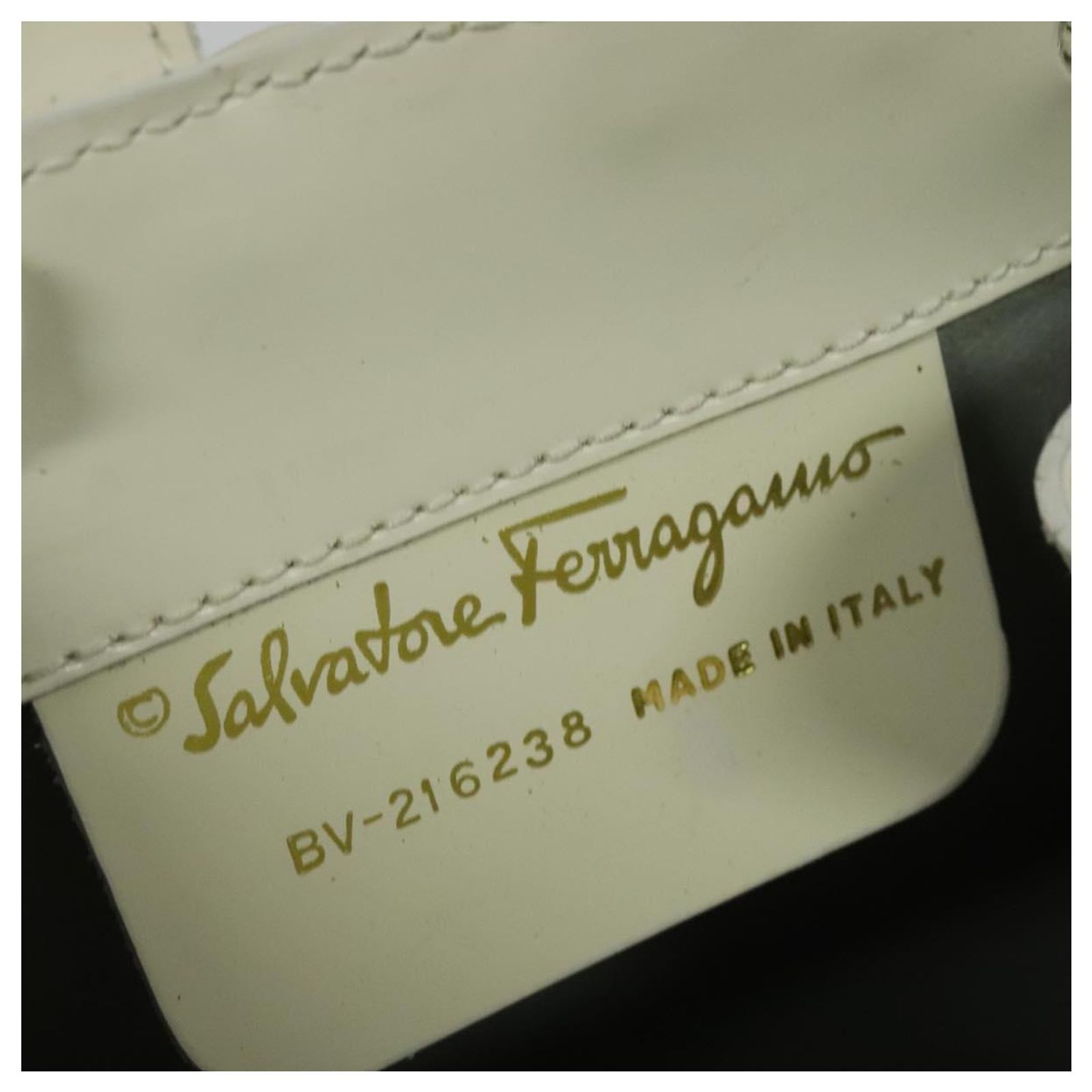 Salvatore Ferragamo Gancini Backpack Patent leather White Auth BA5435 Salvatore Ferragamo Gancini Backpack Patent leather White  main image 2
