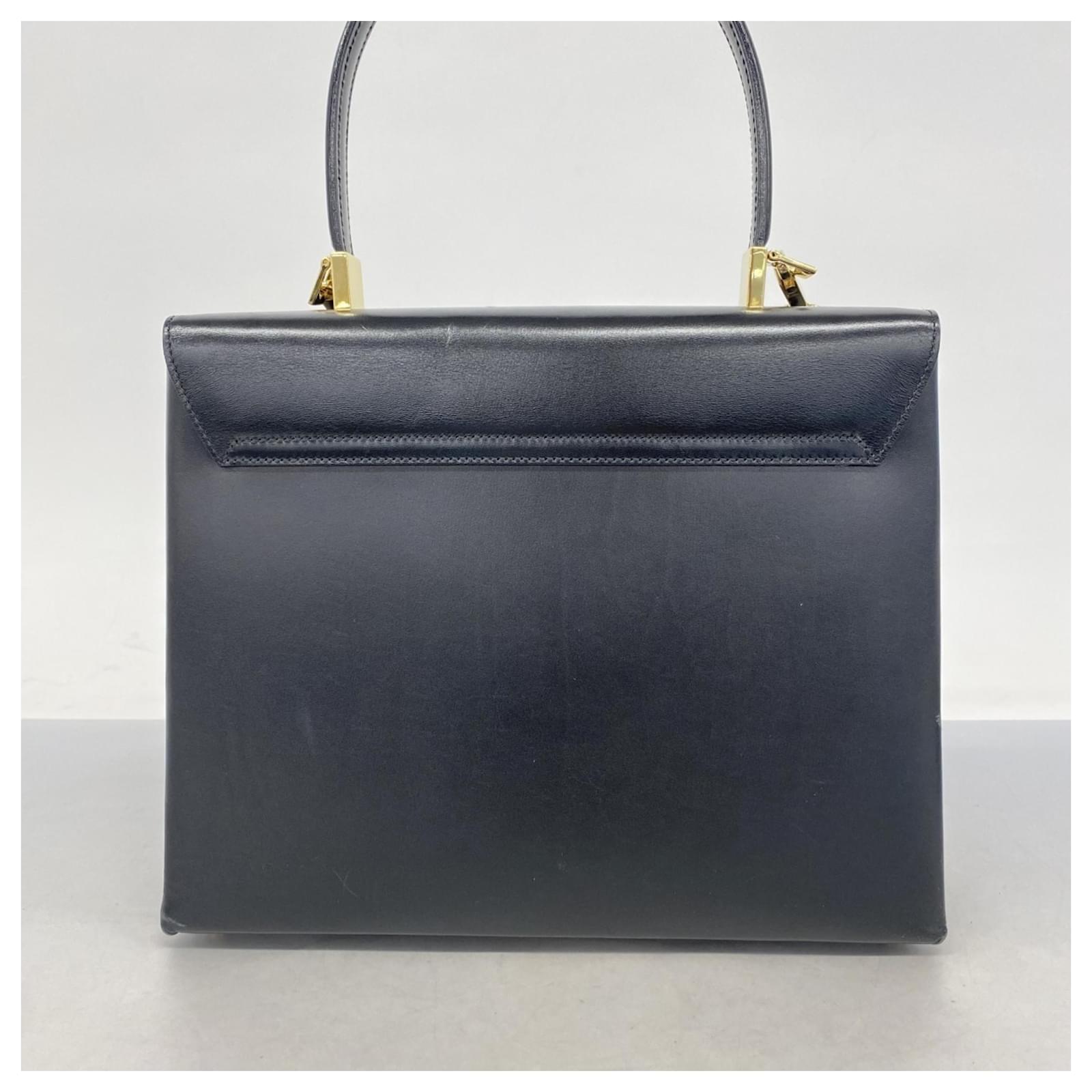 バッグ Salvatore Ferragamo Gancini Shoulder bag Ferragamo Hobo Gancini-buckle Shoulder Bag | Black | FARFETCH