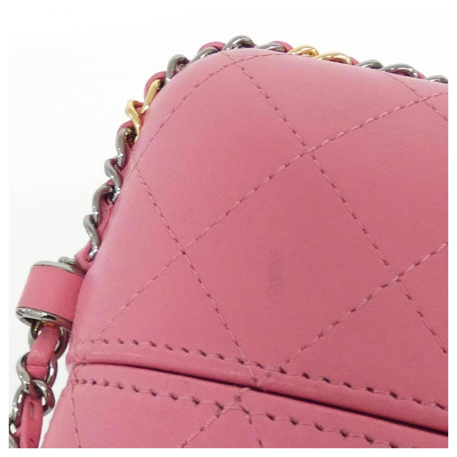 Chanel 94471 Phone Case Pink Leather ref.2519120 - Joli Closet 