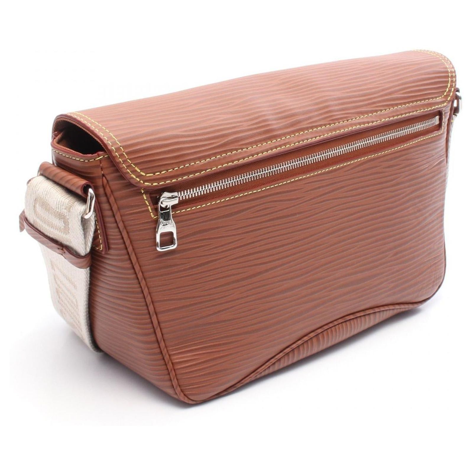 Louis Vuitton Montsouris Messenger EpiXL Leather Shoulder  display picture 3