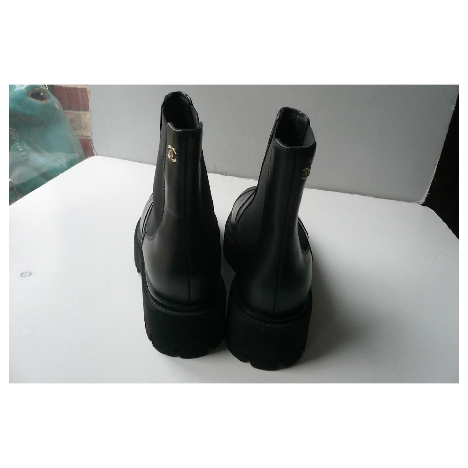 Chanel / 2024 Interlocking CC Logo Chelsea Boots 41 Black Leather