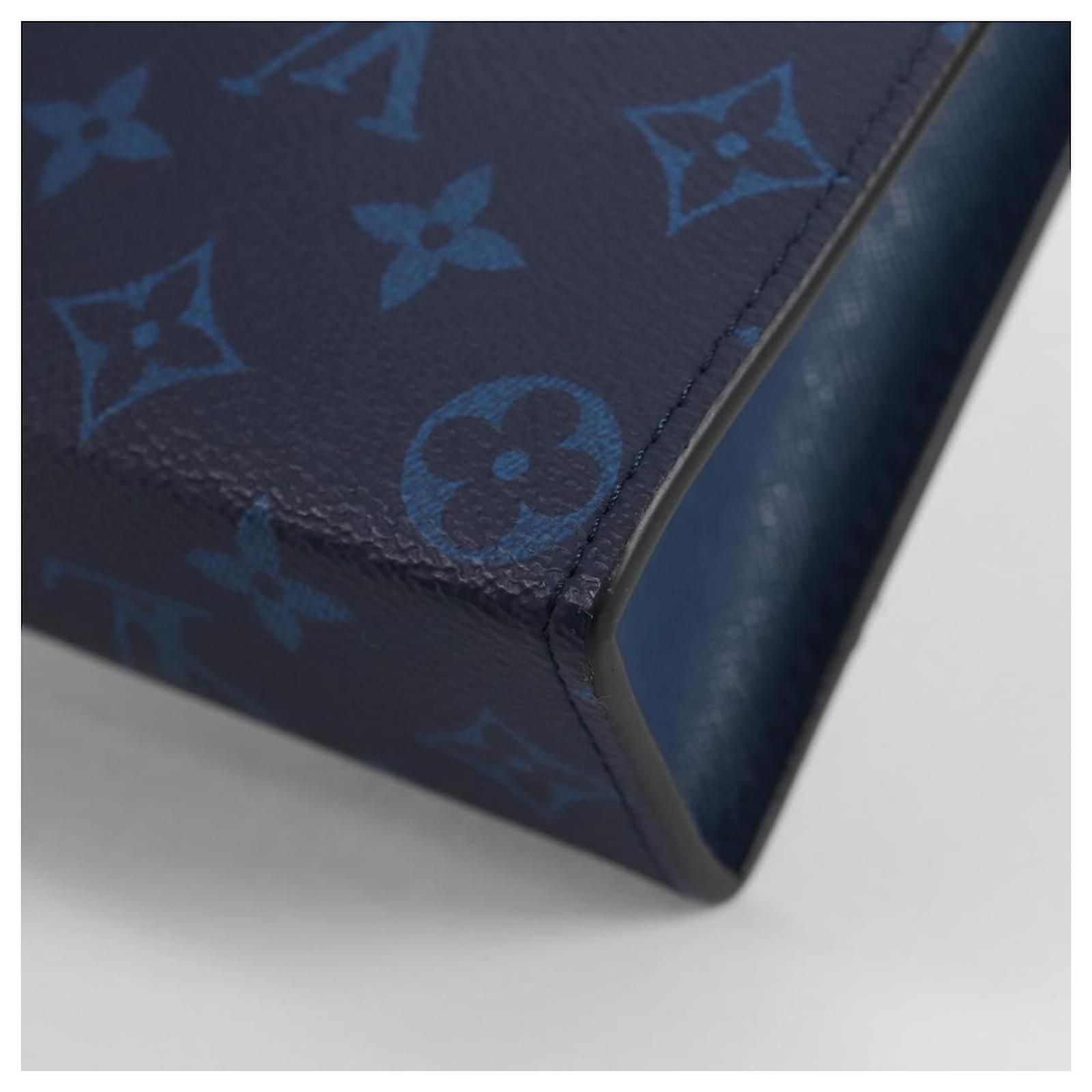 LOUIS VUITTON Tiger Lama Monogram Pochette Voyager MM Bag M30423