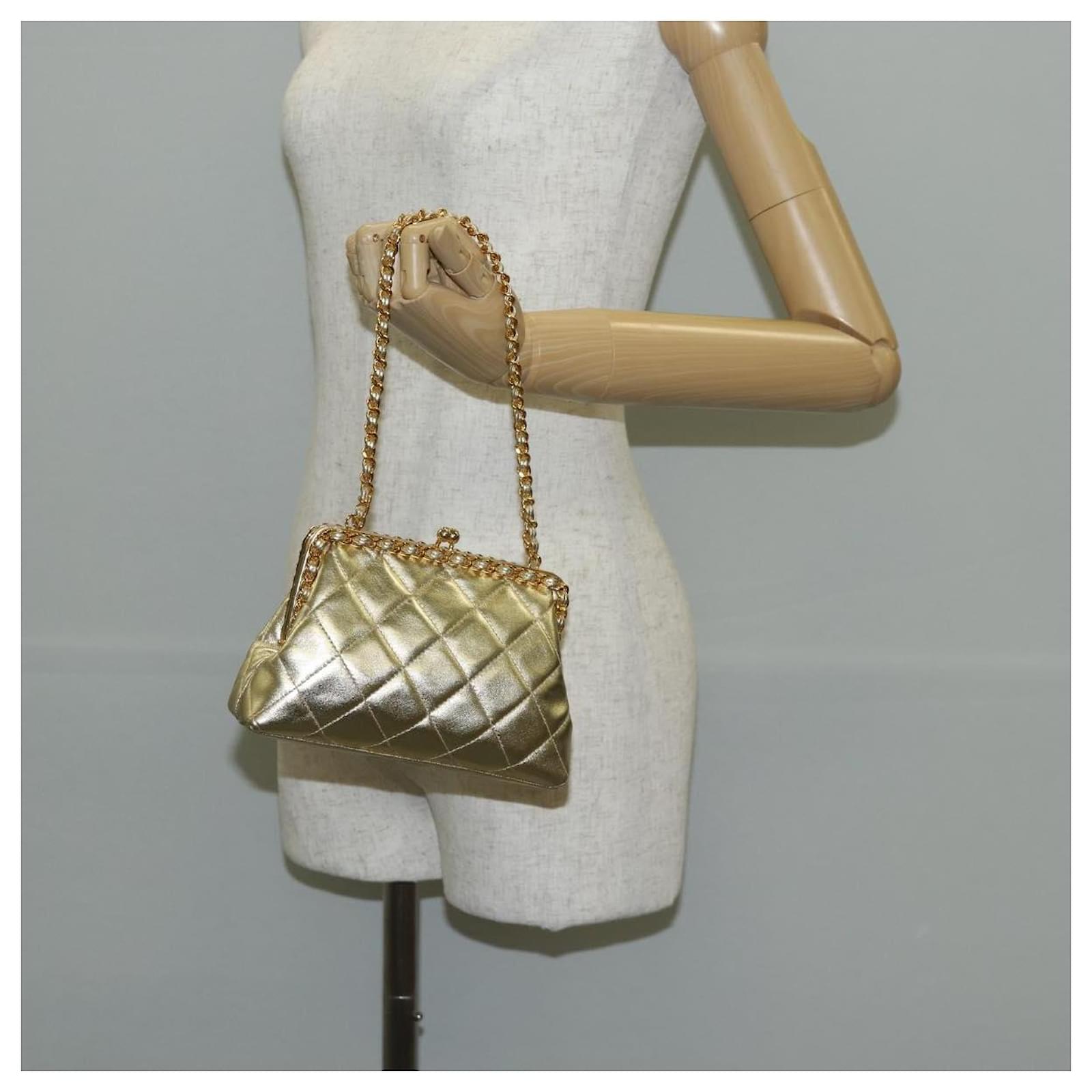 CHANEL Matelasse Chain Shoulder Bag Leather Gold CC Auth 134853M