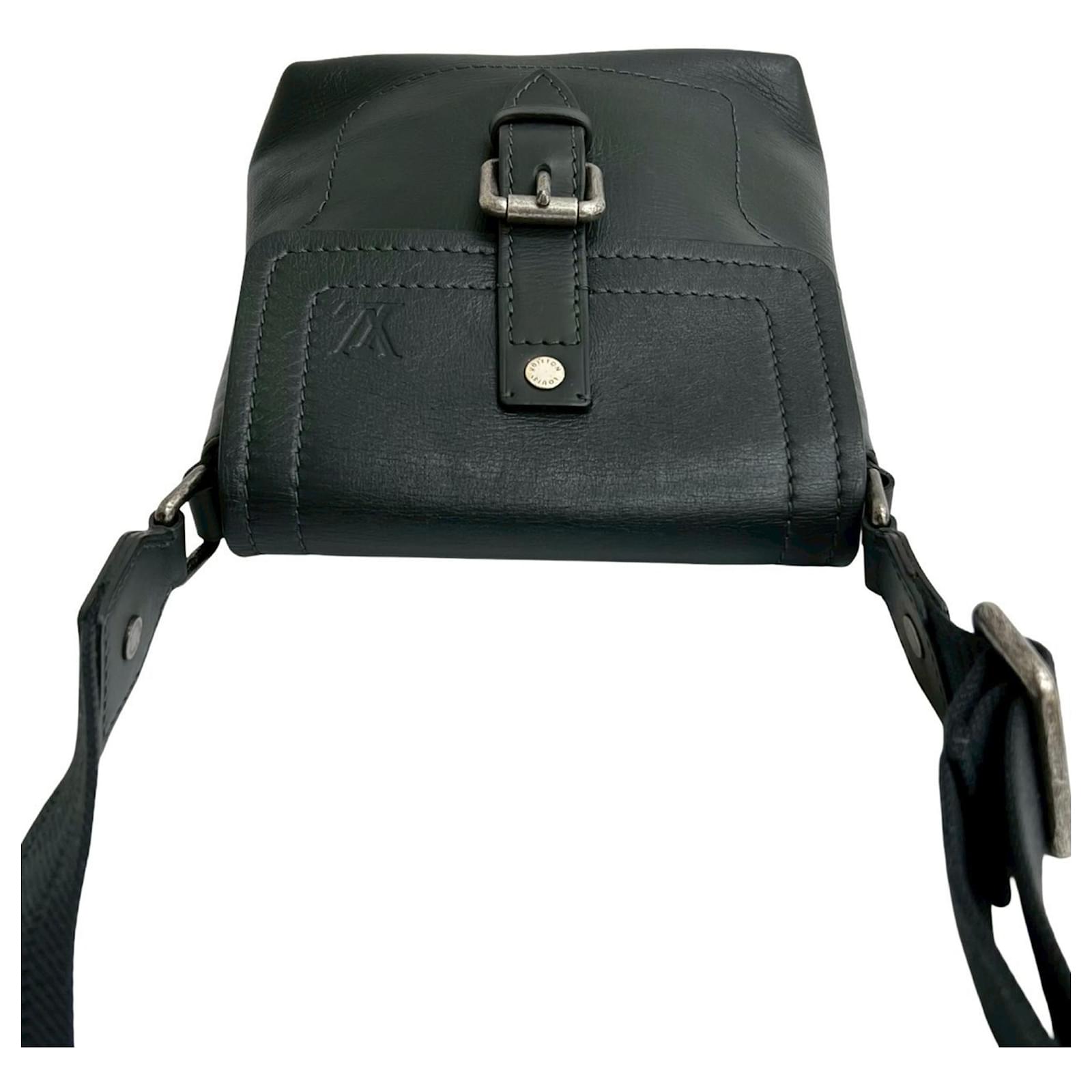 Louis Vuitton Utah Yuma Leather Shoulder Bag/Pochette in Black ref