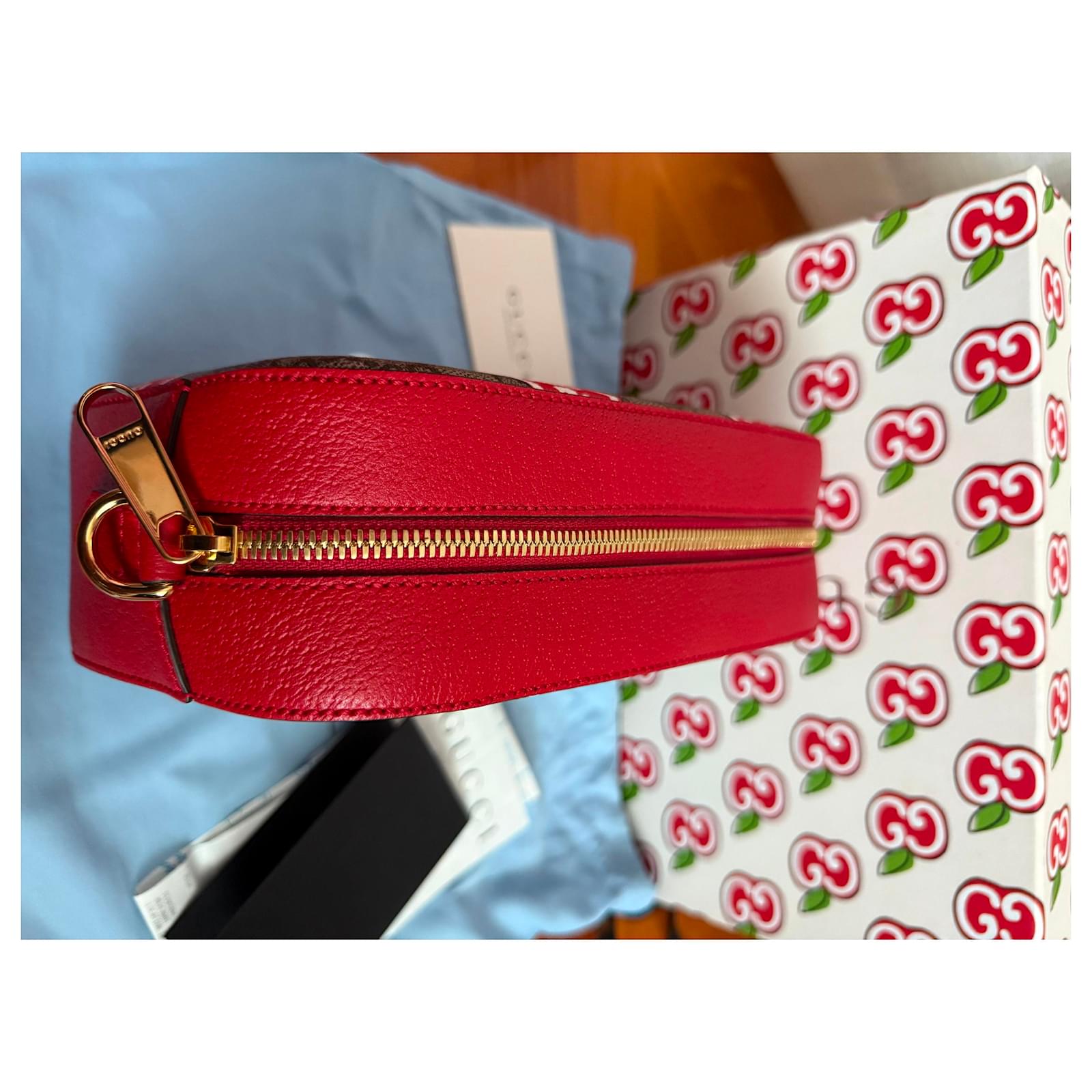 Gucci New gg supreme leather shoulder bag Red Cloth ref.862574
