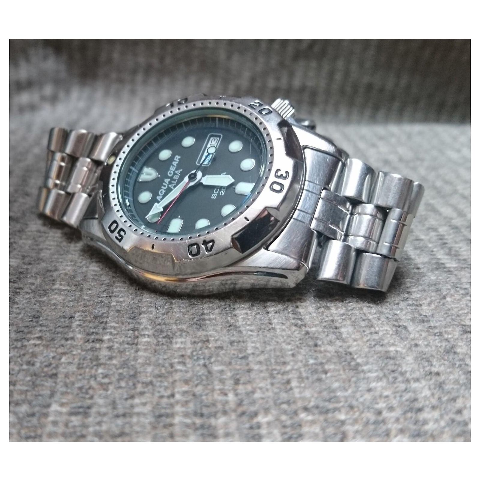 Seiko Alba Aqua Gear Quartz Diver Watch ref. V736-6A70 Silvery 