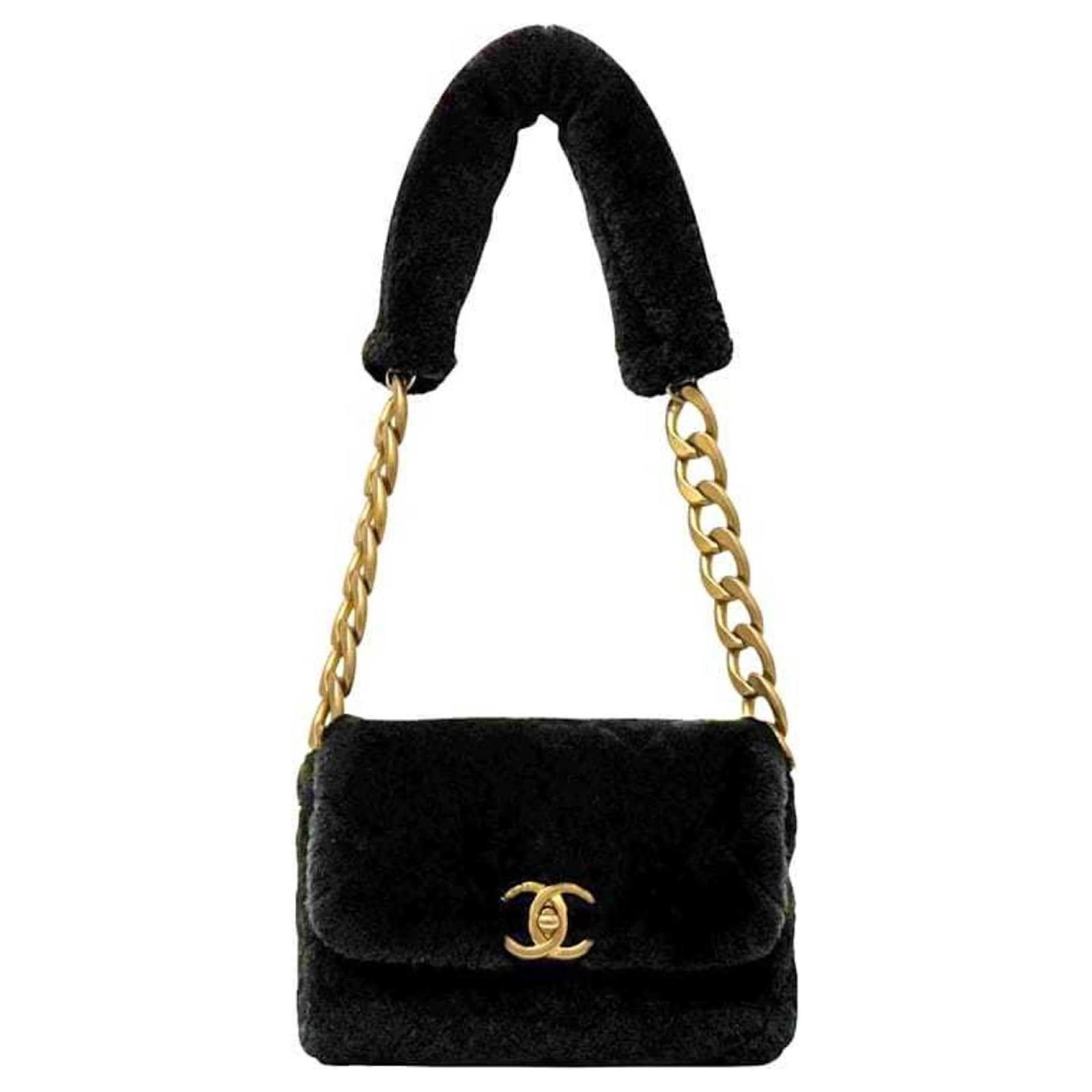 Chanel Black Matelasse Shoulder Bag Fur ref.2615424 - Joli Closet