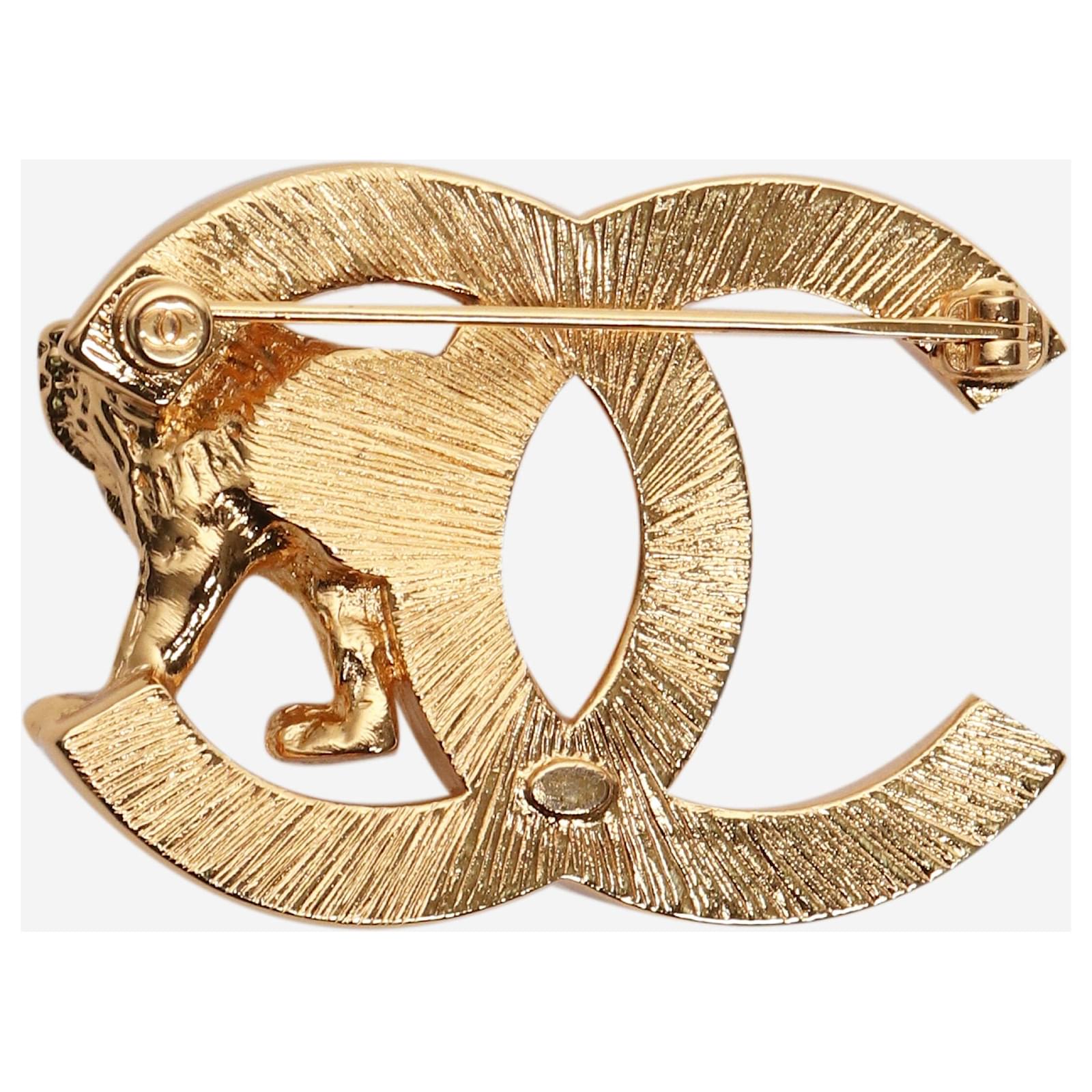 Chanel CC lion brooch gold Golden ref.2625095 - Joli Closet