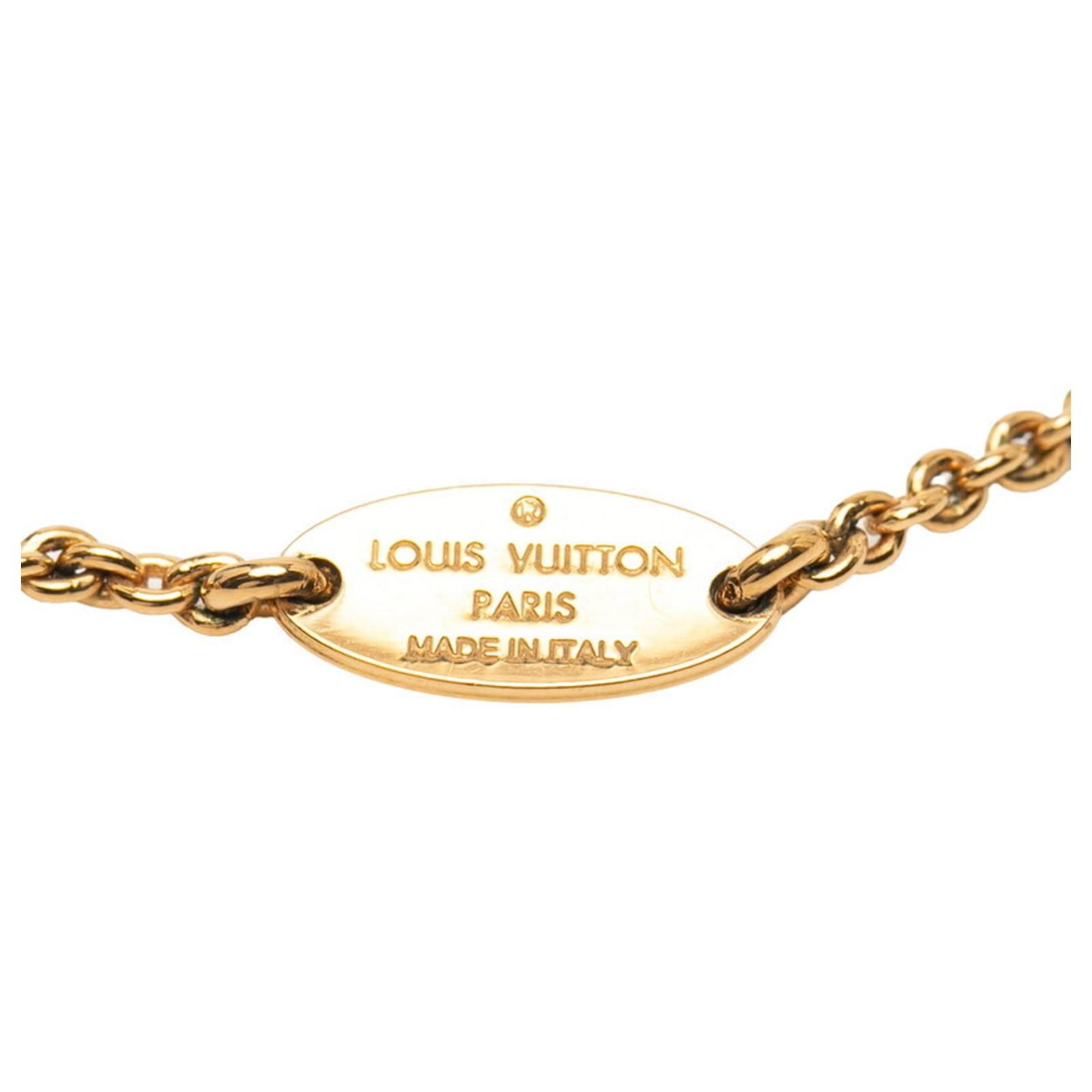 Louis Vuitton Essential V Necklace Golden ref.2627568 - Joli Closet