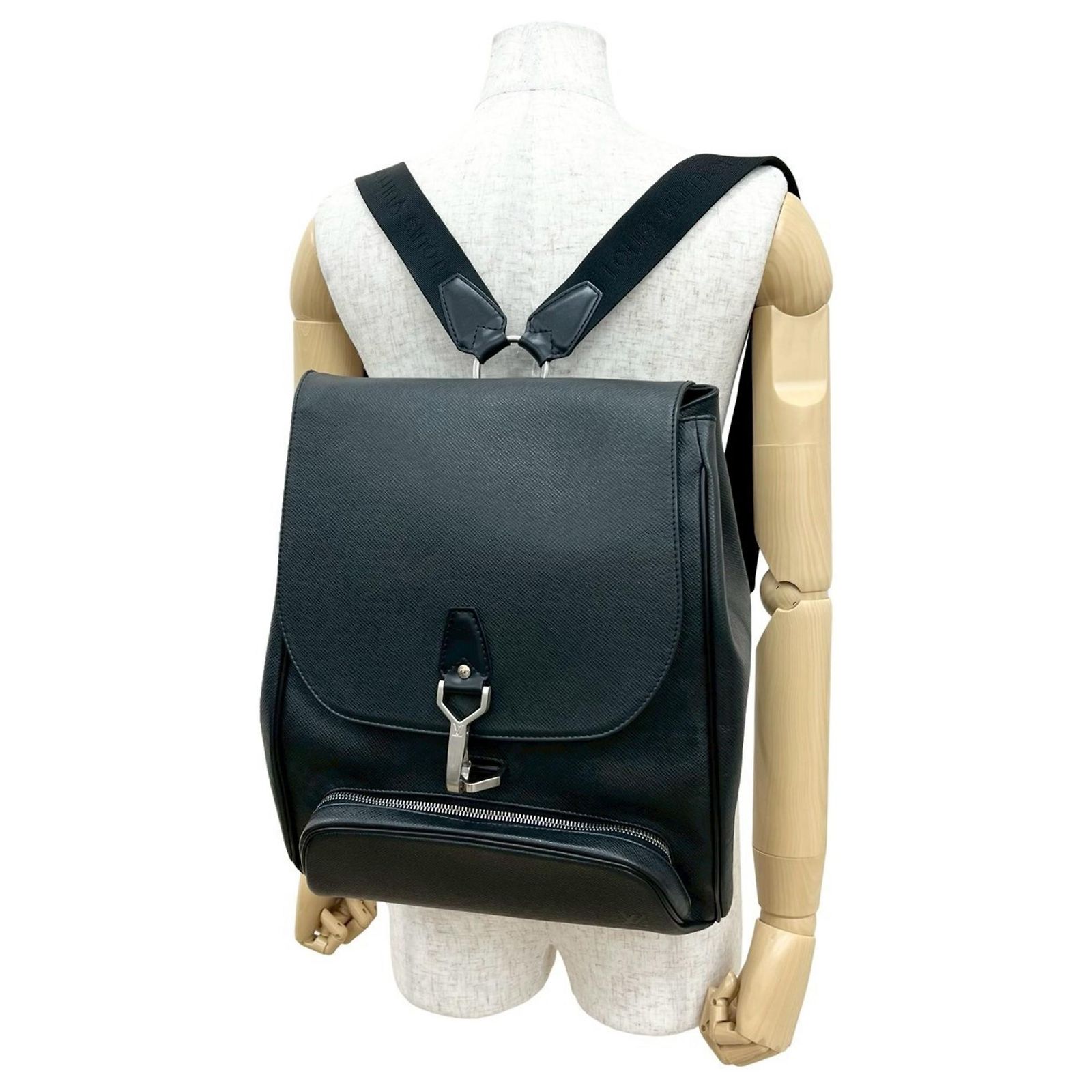Louis Vuitton Cassiar Taiga Black Noir Backpack Louis Vuitton Taiga Backpack Louis Vuitton Taiga Leather  main image 2