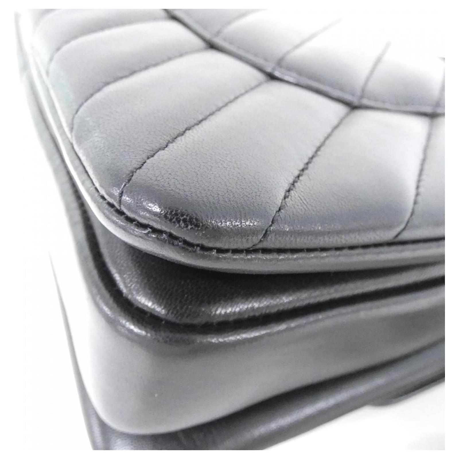 Chanel 92236 Handbag Black Leather ref.JC2663003 (Sold) - Joli Closet