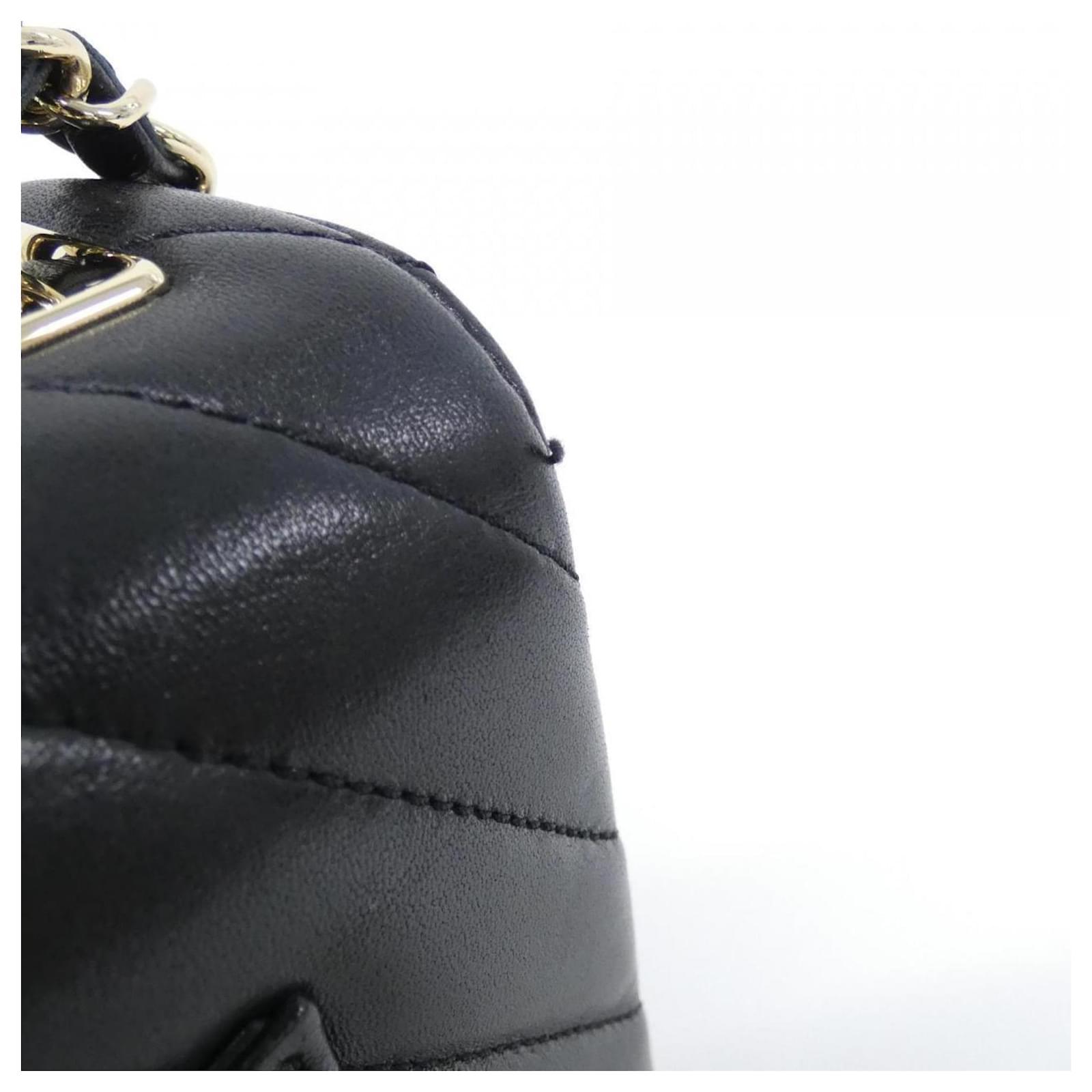 Chanel 92236 Handbag Black Leather ref.JC2663003 (Sold) - Joli Closet