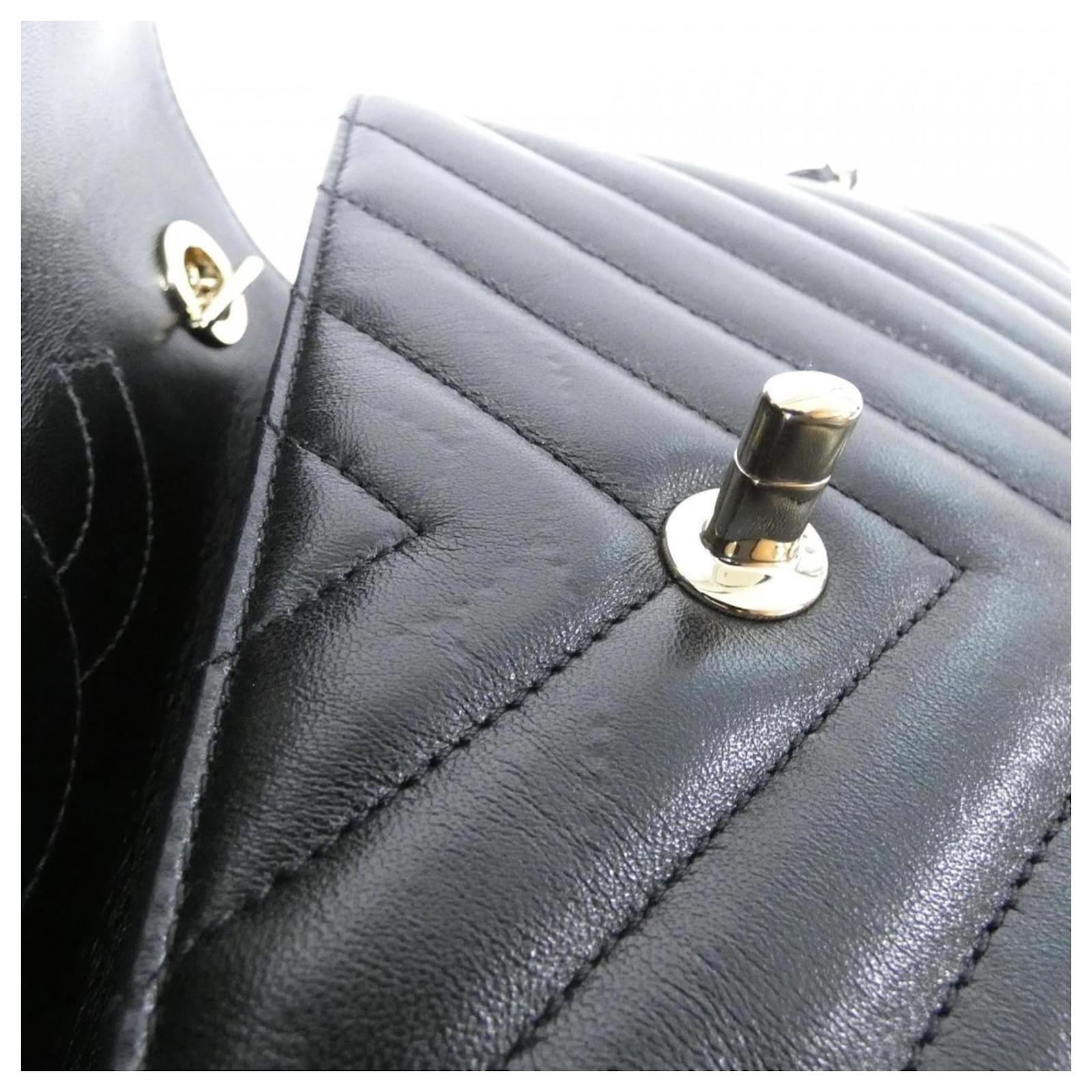 Chanel 92236 Handbag Black Leather ref.JC2663003 (Sold) - Joli Closet