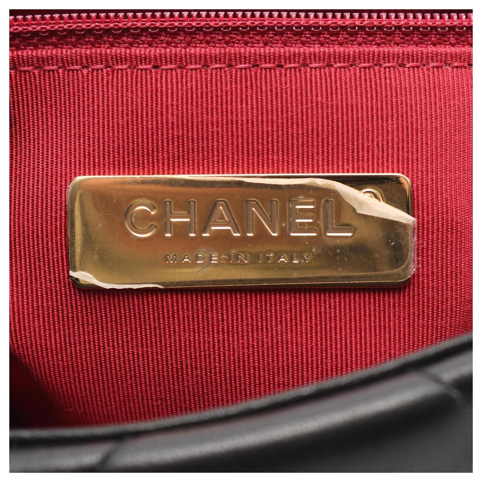 Chanel 19 Disneuf Matelasse Shoulder Bag Black Leather ref