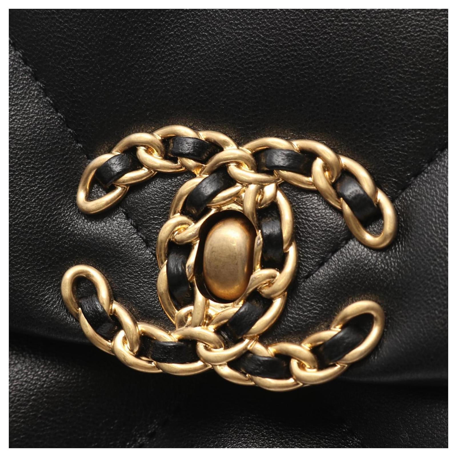 Chanel 19 Disneuf Matelasse Shoulder Bag Black Leather ref