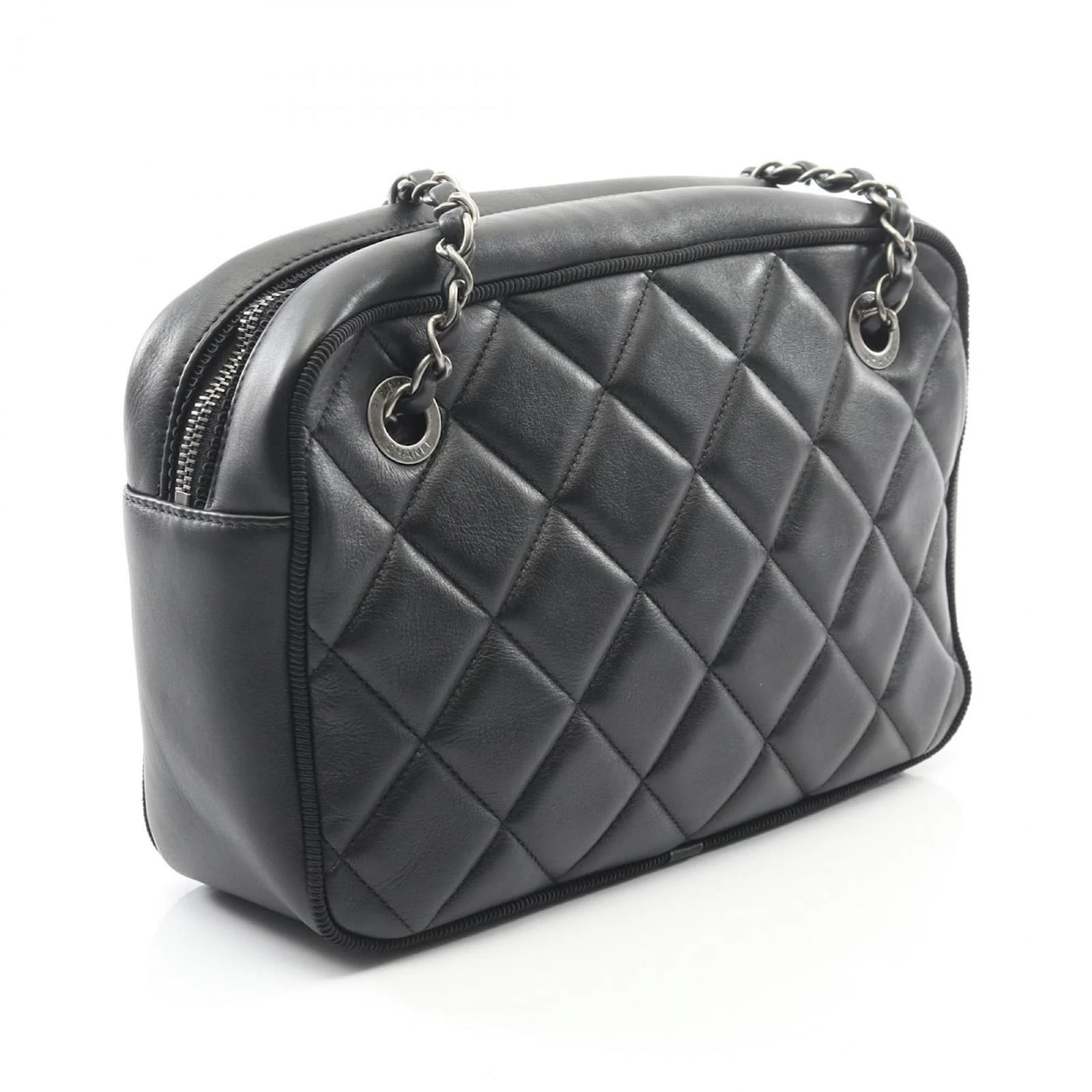 Chanel Matelasse Shoulder Bag Black Leather ref.2717319 - Joli Closet