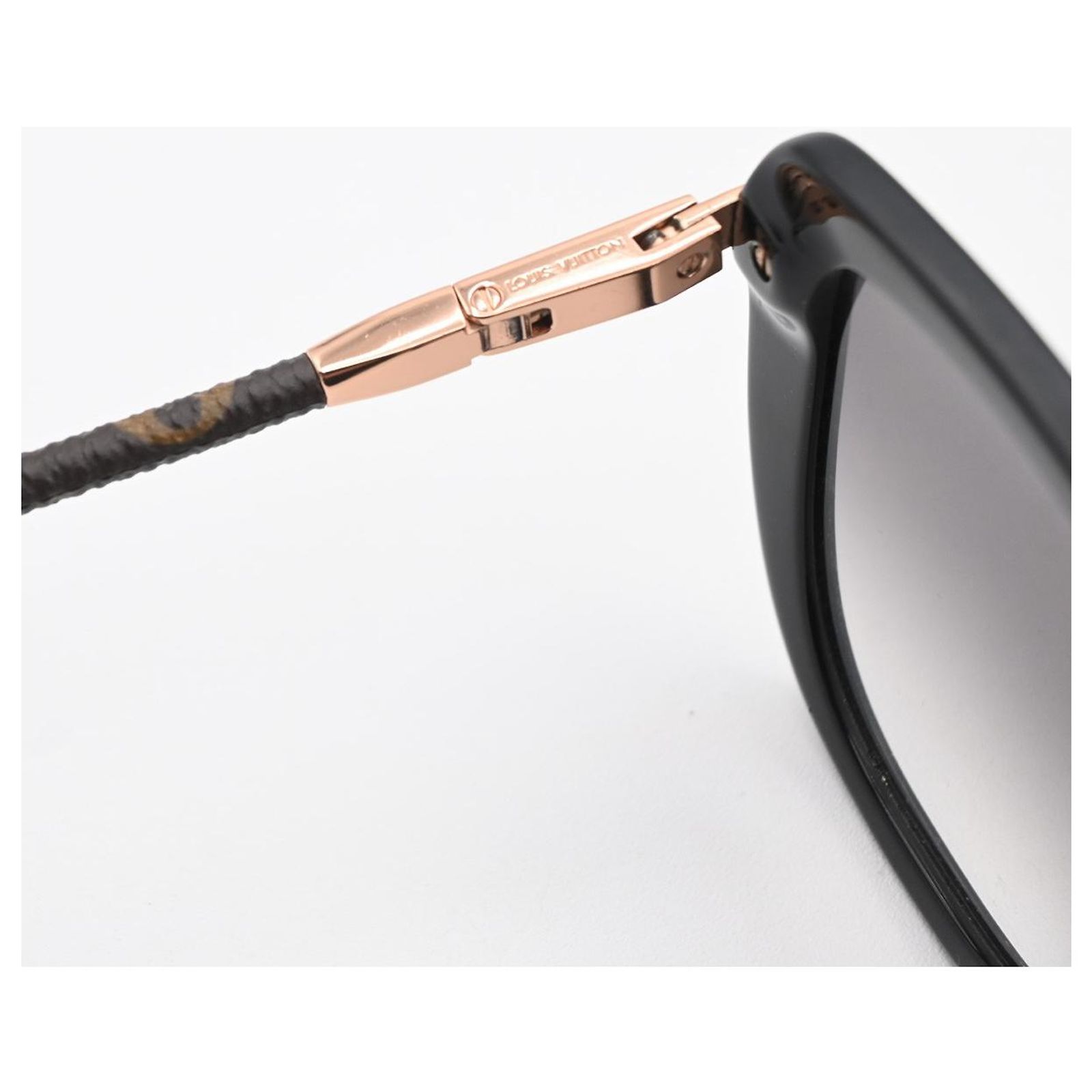 Louis Vuitton Charlotte Sunglasses Plastic Black ref  display picture 1