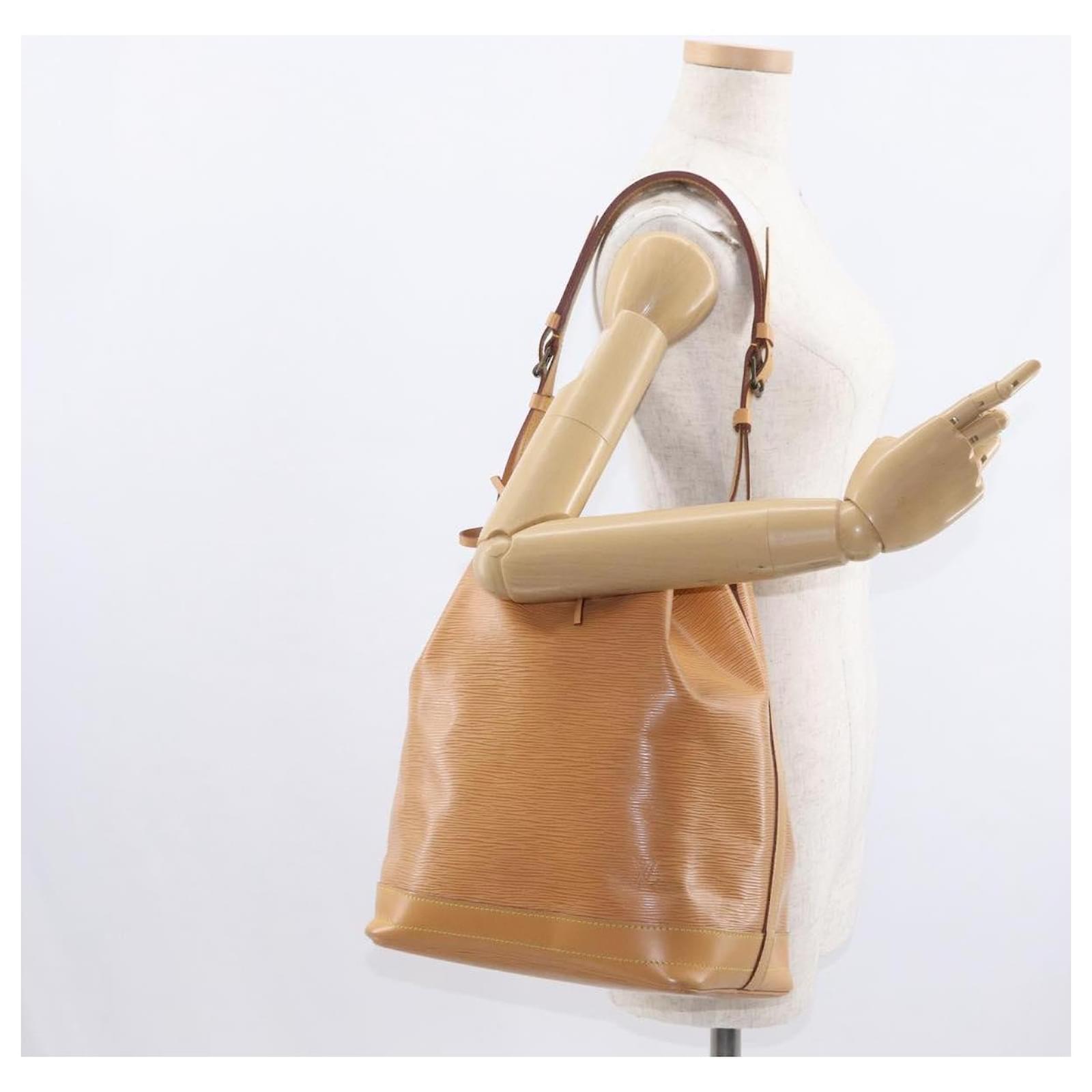 LOUIS VUITTON エピ プチノエ ウィニペグベージュ M44006 LOUIS VUITTON エピ プチノエ ウィニペグベージュ M44006 LOUIS