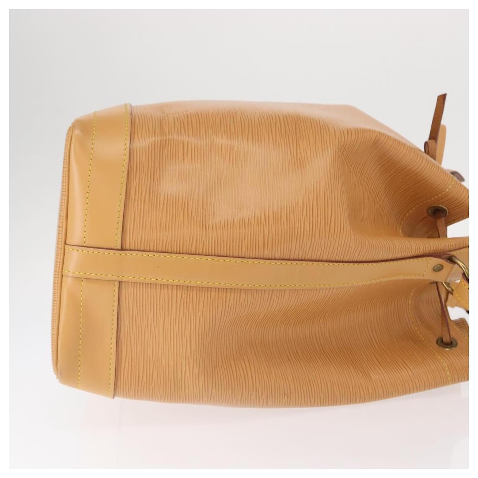 LOUIS VUITTON エピ プチノエ ウィニペグベージュ M44006 LOUIS VUITTON エピ プチノエ ウィニペグベージュ M44006 LOUIS