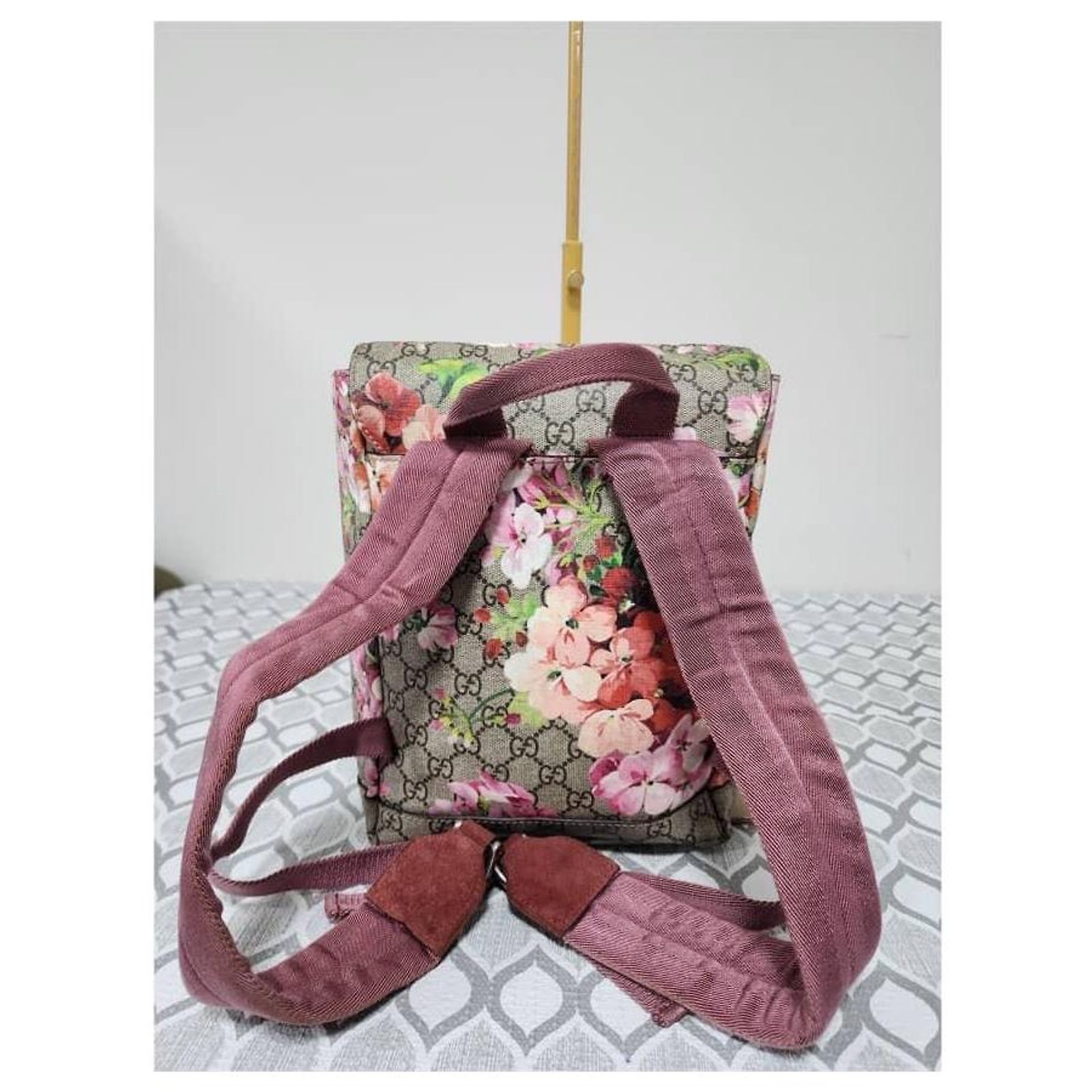 GUCCI GG Supreme Monogram Blooms Small Single Buckle 