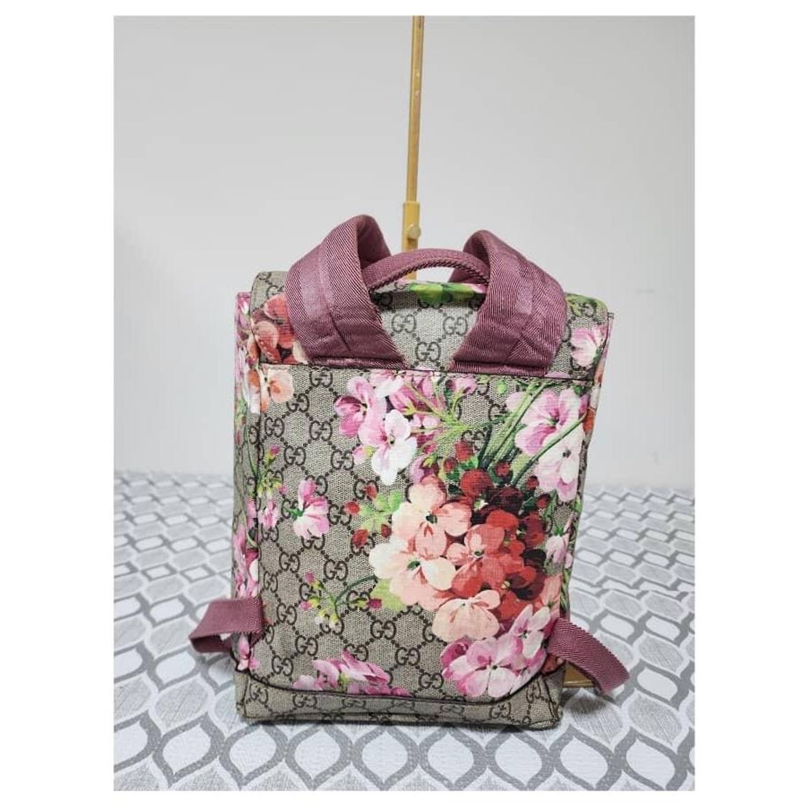 GUCCI GG Supreme Monogram Blooms Small Single Buckle 