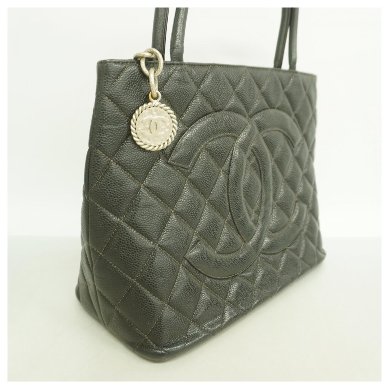 Timeless Chanel Black Grained Calfskin Tote Bag ref.3235286 - Joli
