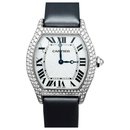 Relógio Cartier, modelo "Tartaruga", em ouro branco e diamantes em cetim.