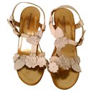 DOLCE & GABBANA  LEATHER SANDAL WITH PLATEAU AND FLORAL APPLICATIONS - Dolce & Gabbana