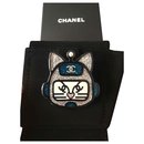 broche de gato Chanel