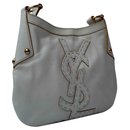 Una hermosa bolsa de hombro, fresco y elegante - Yves Saint Laurent