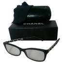 Des lunettes de soleil - Chanel