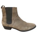 chesea Burberry suede boot