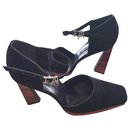 Two-tone flared pumps with geometric heels. - Autre Marque