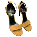Sandali ambra in camoscio color cammello Saint Laurent