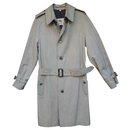 men's Burberry vintage t trench coat 46 new condition