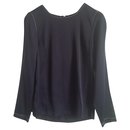 Minimal design top with contrasting white stitching. - Vintage