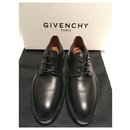 Zapatos derby de cuero negro de Givenchy