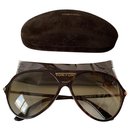 Des lunettes de soleil - Tom Ford