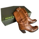 Miss Sixty boots in light brown leather / camel, medium-high, with removable chain