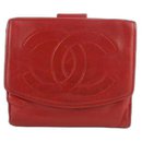 Portefeuille compact Chanel Red Cc Lambskin Coin Purse